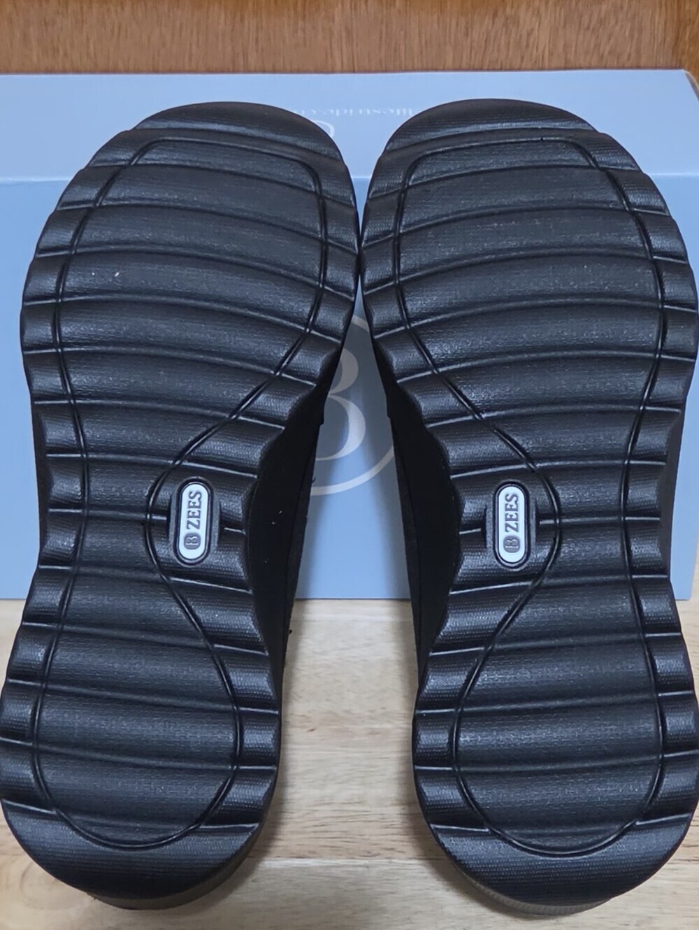 Bzees Black Loafers /Slip On/Size 8M/ Air Step Technology / Low wedge sole / NWT - Picture 7 of 11